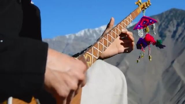 Zindagi__Official_Video___Qashqarian_Band_(360p)