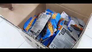 Unboxing Hot Wheels Case C