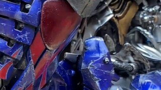 The battle-damaged Knight Optimus Prime is a true collectible.