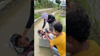 Kasih nilai fotoku sesuai batrai kalian dong?🤣 me : 17%