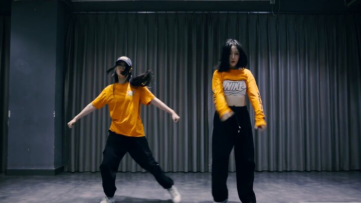 The cool and beautiful choreographer Say My Name Original choreographer: Qiqi Yujie