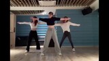 ITZY's live broadcast of various song and dance covers in the practice room