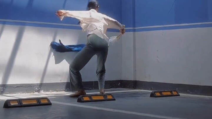 [All songs can be classical dances] Who can be the king among thousands of troops?