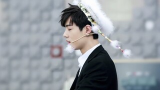 Xiao Zhan memiliki julukan "Xiao Meiren", dan itu bukan karena dia begitu tampan.
