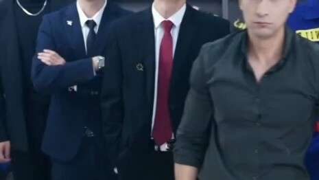 ต่างคนต่างทำในสิ่งที่ตัวเองต้องการ มีเพียงท่า C เท่านั้นที่เต้นอย่างจริงจัง
