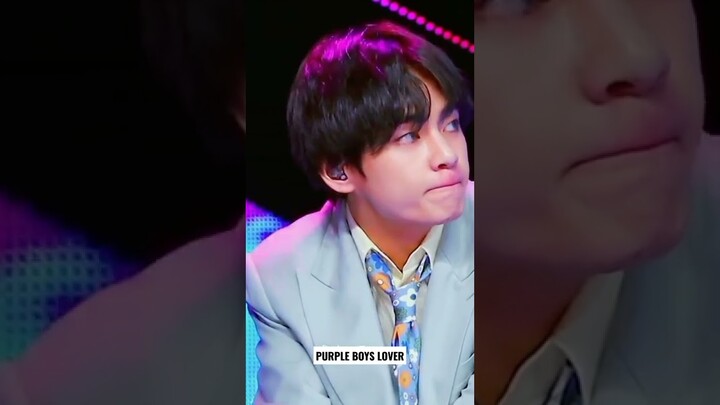 O mere sona re sona re de duungi jaan juda mat hona re 😚💜 Kim Taehyung Cute expression #shorts #jk