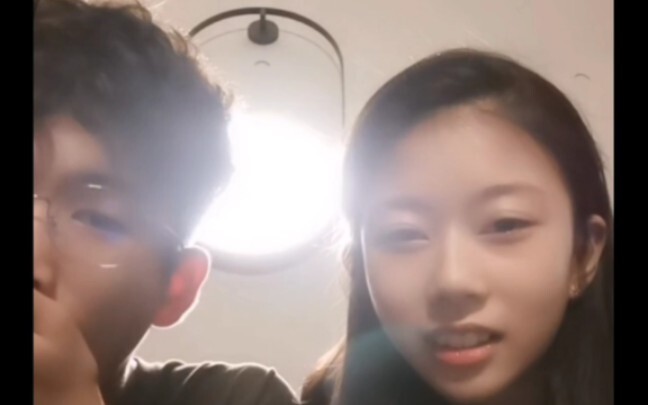 #王崇墨李茉晗 墨爸直播间录屏第一段 茉晗好乖好漂亮！
