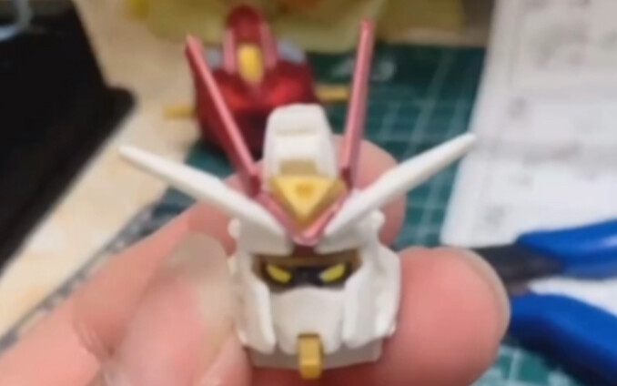 Pencurian papan produk baru menyemprotkan asam sulfat untuk menyerang pabrik baru Liberty Gundam, se