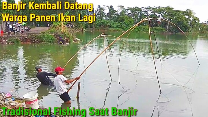 Jaring Ikan Tradisional Saat Musim BANJIR