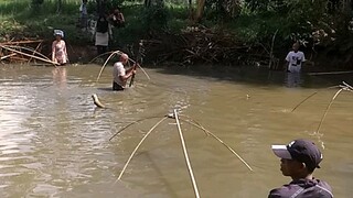 mencari ikan tradisional