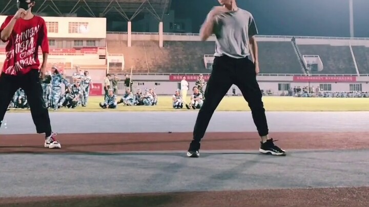 What is the experience of freshmen dancing in the street 2Franklin's work sweet dreams