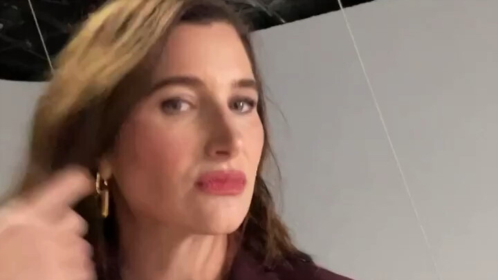 【Kathryn Hahn】Can you guys help me look after this witch?