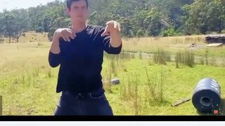 Một anh chàng nước ngoài đã bắt chước clip "Drunken Master" của Thành Long và trở nên nổi tiếng trên