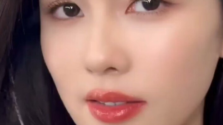 【Bai Lu】Face to face staring