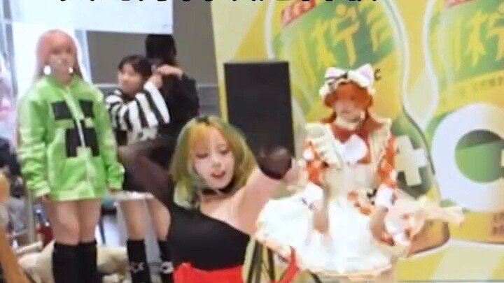 ฉันได้ยินเพลงที่ชอบขณะเต้นแล้วก็เต้นตามไป