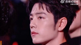 卧槽！！！内场没见过的角度，巨兔！！！人群中一眼锁定，红色衣服超级显眼！！！