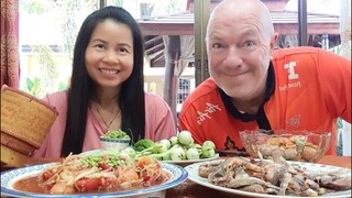 ส้มตำเผ็ดๆ ปลาทอดกรอบ Noodle & Papaya Salad & Fried Fish