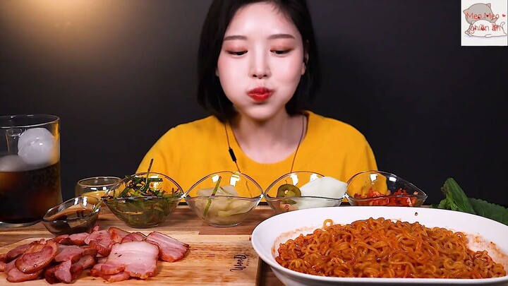 Đồ ăn Hàn : Nhăm nhăm mì cay, thịt hun khói 3 #MonngonHan