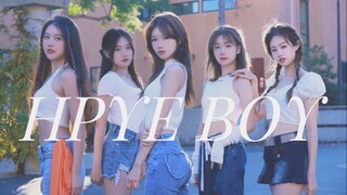Màn hình toàn màn hình khiêu vũ Hype Boy chỉ trích vẻ đẹp cười toe toét