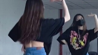 Tất nhiên là tôi phải nhảy "Shake It" vào mùa hè