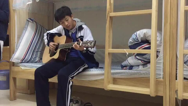 A high school student in Shenzhen openly sang Mengde's "Stitches" in the school dormitory