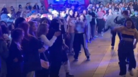 [Vũ đạo đường phố Trường Xuân] Khi khúc nhạc dạo đầu vang lên, tuổi thanh xuân của ai đã trở về? TFB