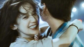 "Ước gì tôi có thể ôm em, nhưng thật không may thời gian không thể diễn tả hết cảm xúc của tôi"