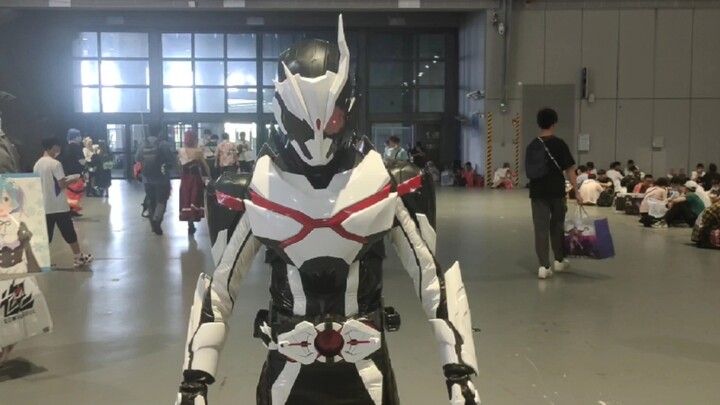 bw Kamen Rider turns into a relay