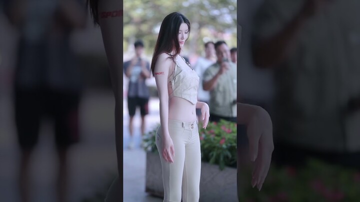 Tiktok Beautiful Tallest Girl In China | Fashion On The Street #1million  #girl #streetfashion_china