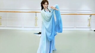 祝绪丹《乘风2025》初舞台《寄明月》扇子舞练习室版 好优美的古风身姿简直窈窕淑女!
