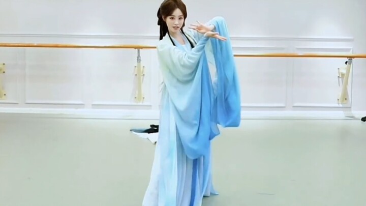 Zhu Xudan's first stage of "Riding the Wind 2025" "Send to the Moon" fan dance practice room version