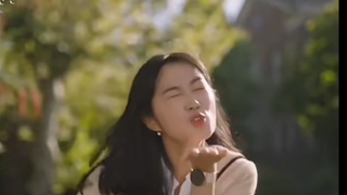 She is so cute both on and off the screen, hahahahahaha