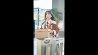 Dicium paksa pria asing di lift  tak disangka dia pamanku CEO pria one-night.stand 4 tahun lalu