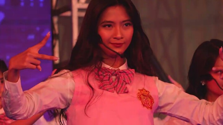OSHI CAM 4K | JKT48 - RIVER [Jinan JKT48 FanCam] on Itemku Game Con | 221126