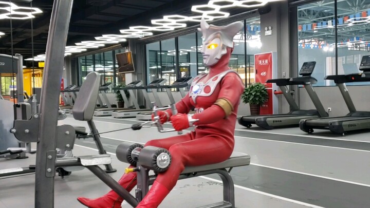 Apa yang terjadi jika Leo datang ke gym?