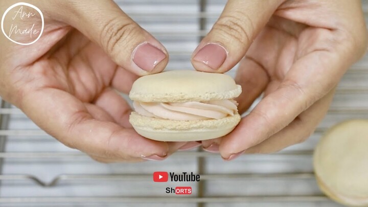 [SHORTS] Preview Strawberry Macarons & Strawberry Cream Cheese Filling | AnnMade