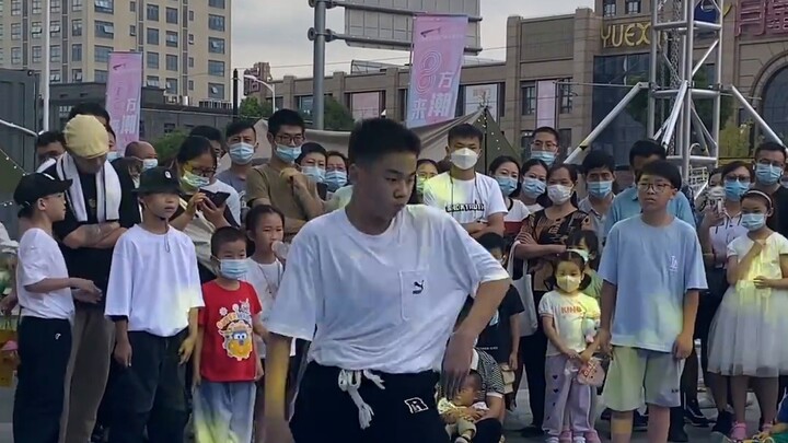 Cross-dimensional Street Dance Contest Champion