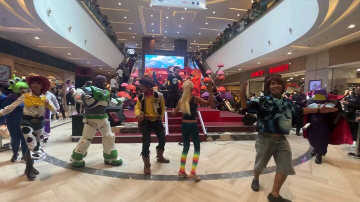 Toy Story Cosplay Show