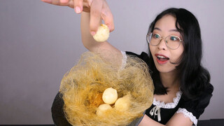 Pigeon-Egg-shaped Ice Cream in an Edible Golden Bird Nest