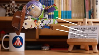 [Toy Story] Stop-motion animation: Woody and Buzz Lightyear flying in the air [Animist]