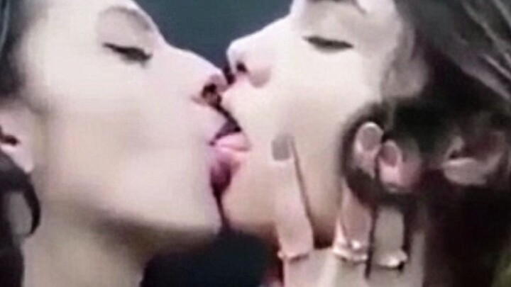 Lesbians Tongue Kissing in HD!! 💋🥵 (NON STOP)