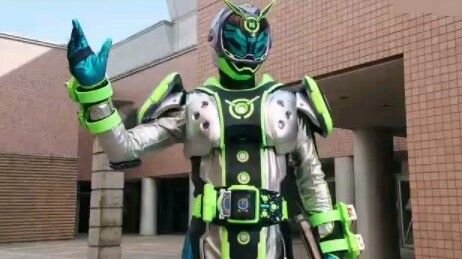 Transformasi wujud penuh Kamen Rider King Woz