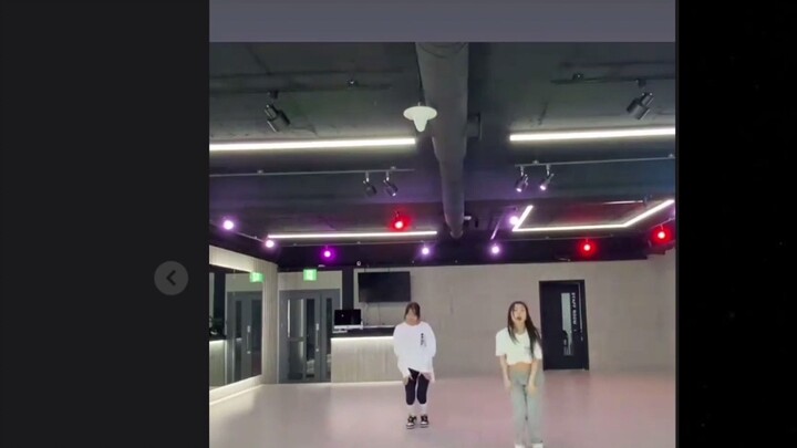 Red Velvet Irene在 ins发的pose练习室 , 姐可不是只有美貌