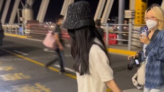 [Liu Shishi] Look at this woman walking towards me with big strides｜"Sister, be careful" "Okay~" So 