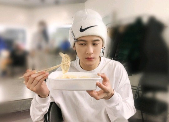 Tan Jianci's little habits have never changed since he was a child.