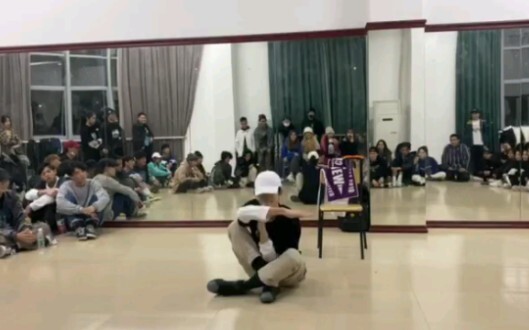 ท่าเต้นติวของน้อง ๆ ที่แอบเข้ามาประเมินน้อง ๆ