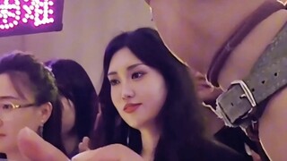【金喵儿】因为怕挡住一直试图蹲下的喵/论i人拍照一分钟几个假动作（bushi）/0609广州线下散场