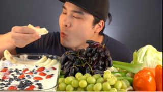 Thánh ăn hàn quốc mukbang ăn Nho Đen, Ớt Chuông, Xà Lách, Nho Xanh #amthuc #monngon