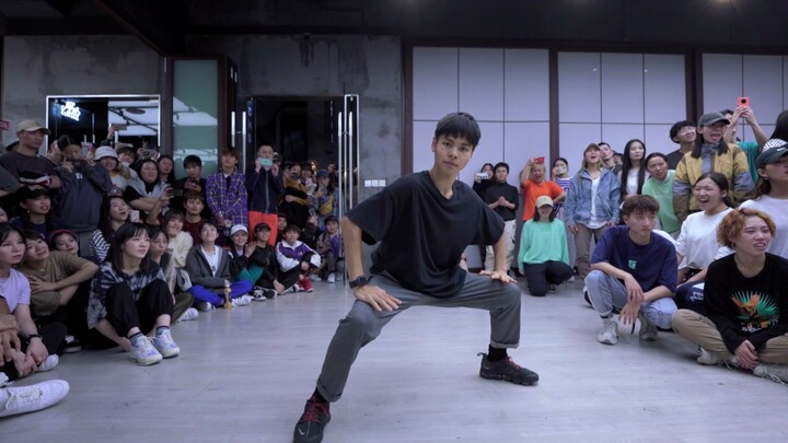 【Sean Lew】Down bad Choreography by Sean Lew featuring sinostage Amy