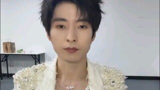 【文韬Stefan】课后作业来了。#夏天永不散场手势舞 ｜ 250518